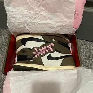 Travis Scott Jordan 1s